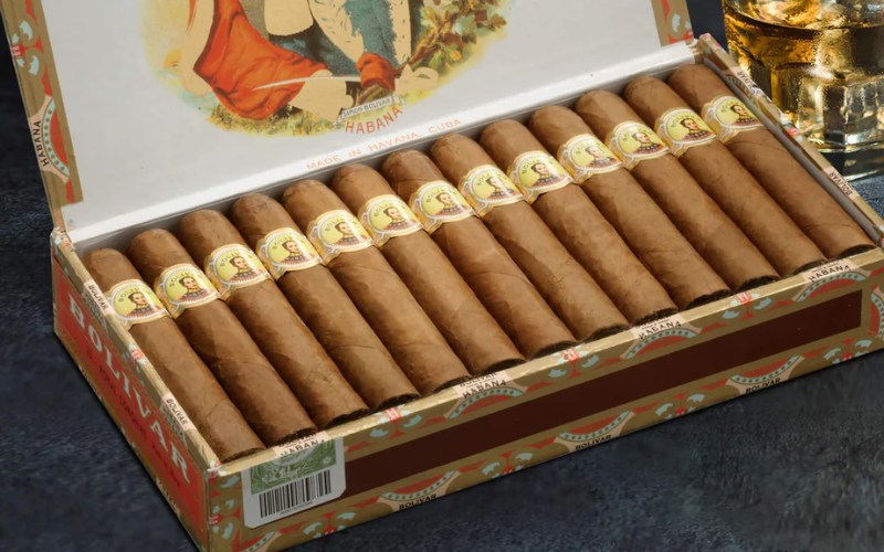 Xì gà Cuba Bolivar Royal Coronas có độ dài phù hợp